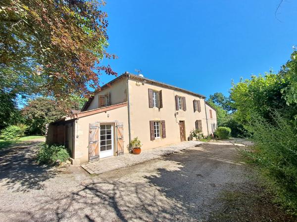 Charme et Authenticité pour cette Maison de Maître proche de Condom