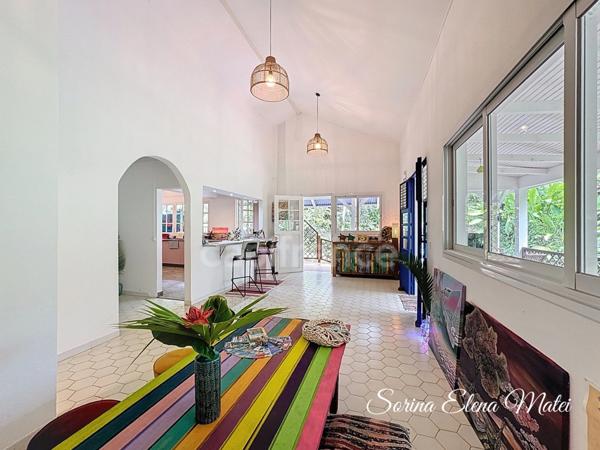 Maison avec piscine au cœur d’un écrin tropical - 5 pièces PETIT BOURG (971)