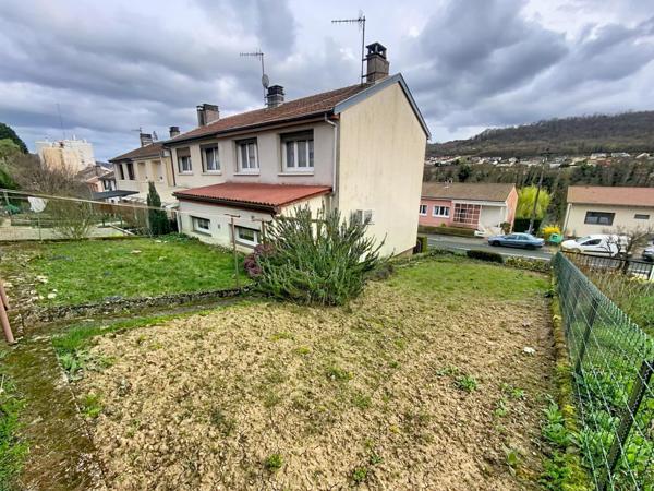 Maison avec jardin et fort potentiel pour donner vie à vos projets.
