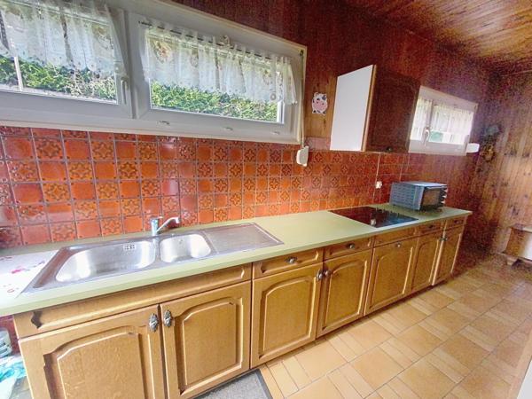 Maison avec jardin et fort potentiel pour donner vie à vos projets.