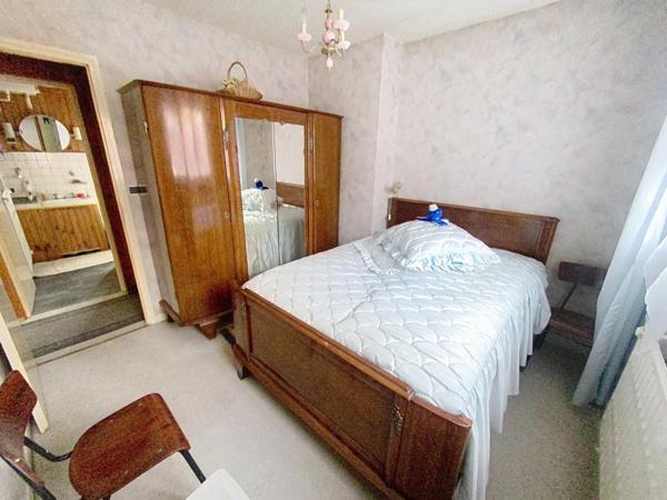 Maison avec jardin et fort potentiel pour donner vie à vos projets.