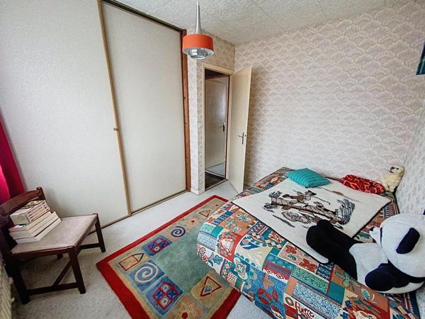 Maison avec jardin et fort potentiel pour donner vie à vos projets.