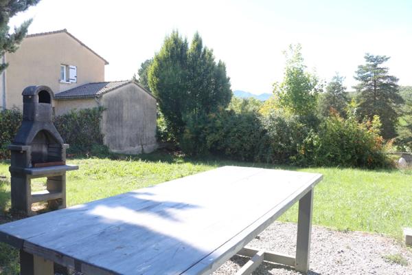 Maison de plain-pied 93 m² avec jardin et garage – Le Poët