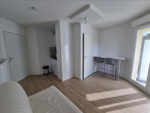 Appartement à louer 647 € CC PESSAC 1 pièce 17 m² DPE C