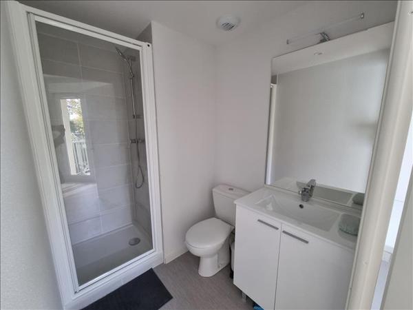 Appartement à louer 647 € CC PESSAC 1 pièce 17 m² DPE C