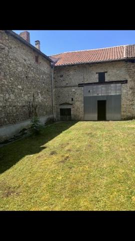 Parking à louer |  Les Cars |  | 78 m²