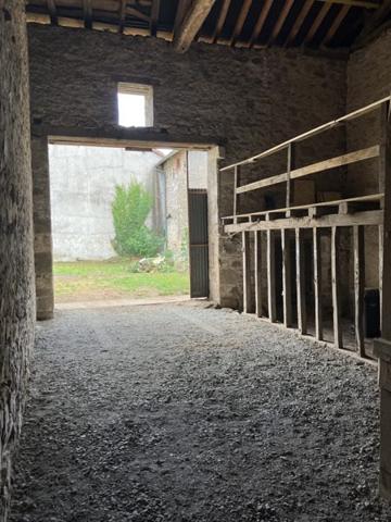 Parking à louer |  Les Cars |  | 78 m²