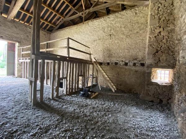 Parking à louer |  Les Cars |  | 78 m²