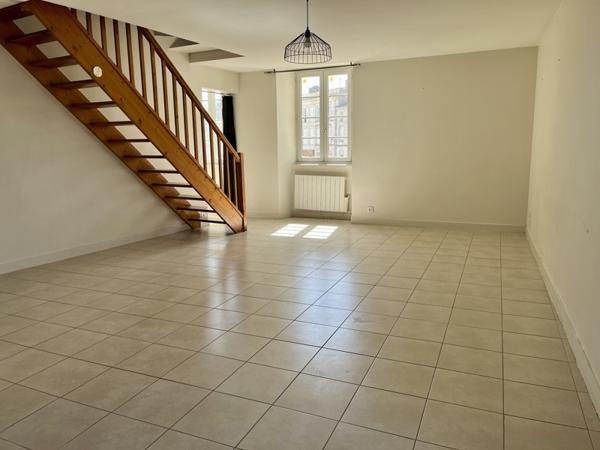 Appartement à louer 700 € CC Jonzac 4 p 65 m² DPE D