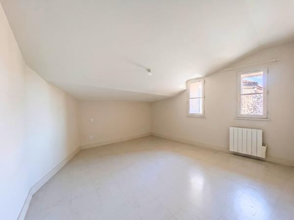 Appartement à louer 700 € CC Jonzac 4 p 65 m² DPE D