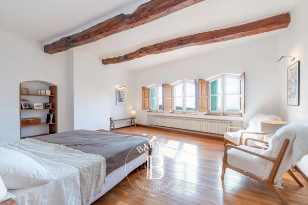 Grasse, Maison 8 Chambres -  340 m² à vendre