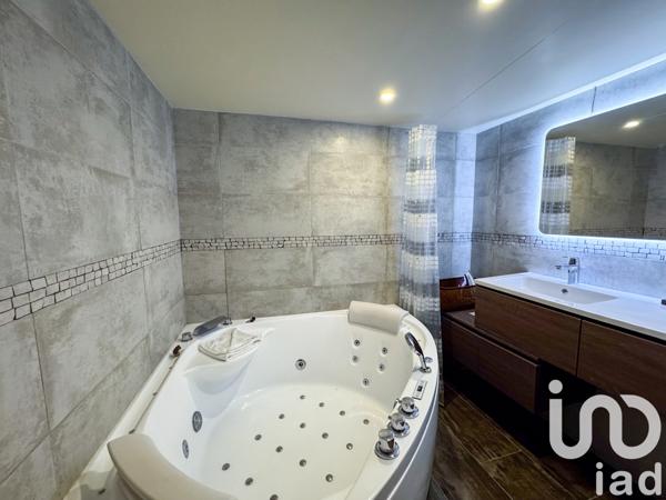 Building for sale 347 m² Orly