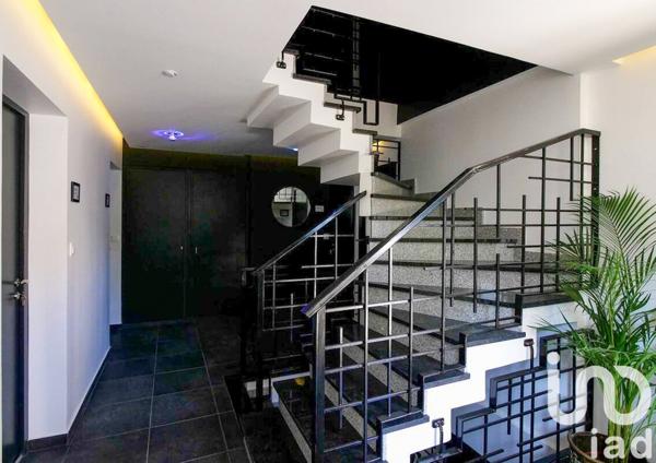 Building for sale 347 m² Orly