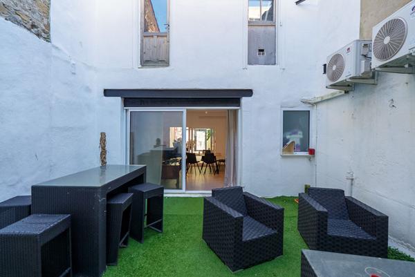CARCASSONNE – VARSOVIE A louer Local commercial 72m² avec clim revers., patio, cave, et stationnement