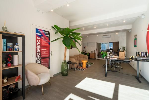 CARCASSONNE – VARSOVIE A louer Local commercial 72m² avec clim revers., patio, cave, et stationnement