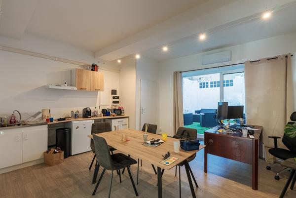 CARCASSONNE – VARSOVIE A louer Local commercial 72m² avec clim revers., patio, cave, et stationnement