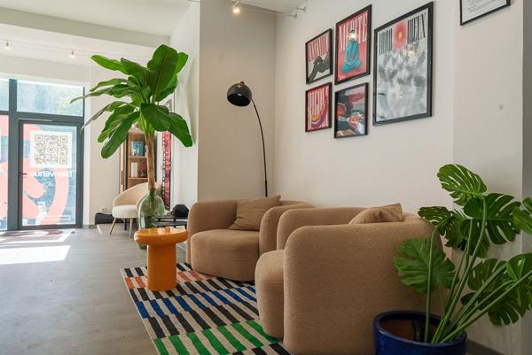 CARCASSONNE – VARSOVIE A louer Local commercial 72m² avec clim revers., patio, cave, et stationnement