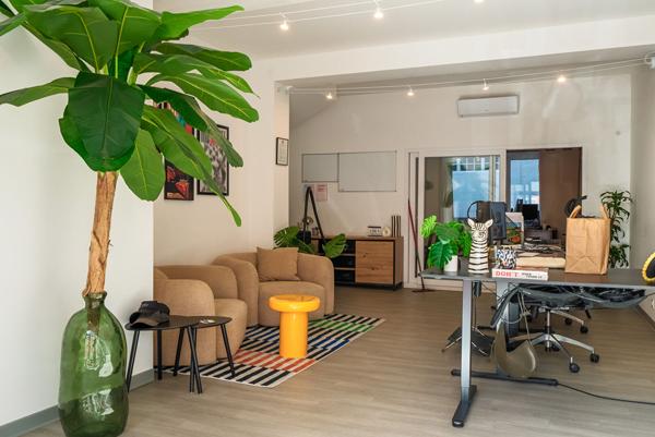 CARCASSONNE – VARSOVIE A louer Local commercial 72m² avec clim revers., patio, cave, et stationnement