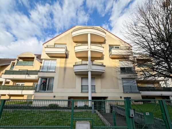 Corbeil-Essonnes (91100) Appartement de type T2 balcon parking