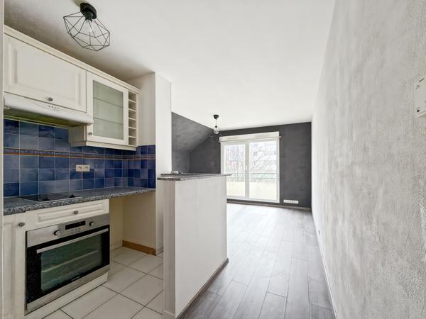 Corbeil-Essonnes (91100) Appartement de type T2 balcon parking