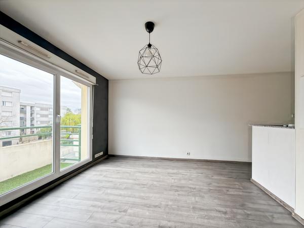 Corbeil-Essonnes (91100) Appartement de type T2 balcon parking