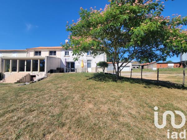 Maison à vendre 8 pièces 208 m² Saint-Pierre-du-Chemin