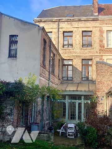 MAISON HYPER CENTRE-VILLE AVEC JARDIN ET GARAGE