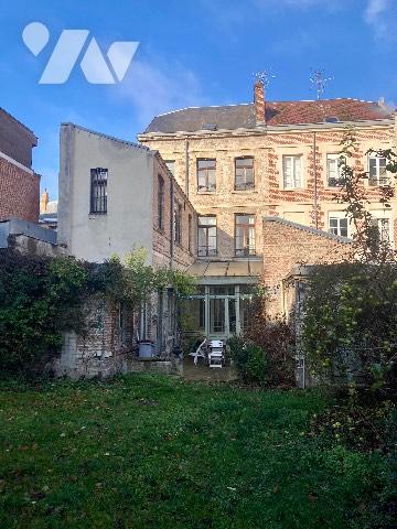 MAISON HYPER CENTRE-VILLE AVEC JARDIN ET GARAGE