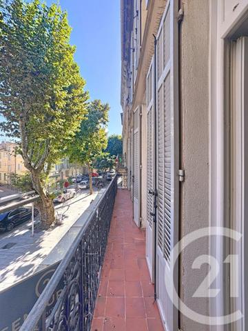 Immeuble à vendre  187,96 m2 TRETS - 13