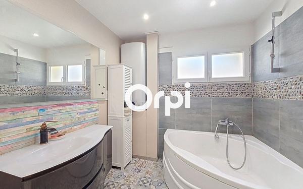 Maison à vendre    7 pièces • 181 m2 Six-Fours-les-Plages