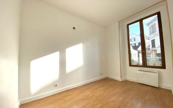 Appartement à vendre    3 pièces •  Épône