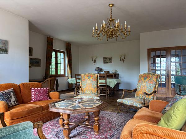 Maison proche de toutes commodités, 8 pièces, 6 chambres, 185 m² sur 2913 m² de terrain