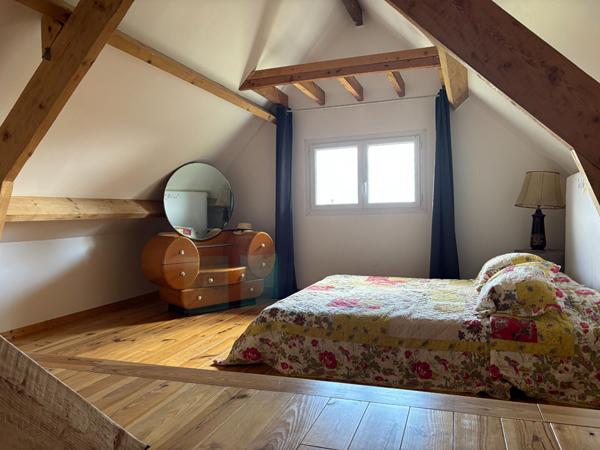 Maison proche de toutes commodités, 8 pièces, 6 chambres, 185 m² sur 2913 m² de terrain