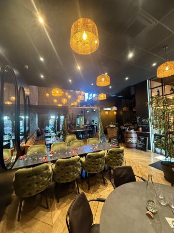 Immeuble d'activités et de bureaux VERRIERES LE BUISSON 953.43 m²