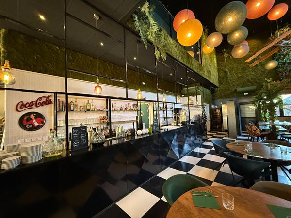 Immeuble d'activités et de bureaux VERRIERES LE BUISSON 953.43 m²