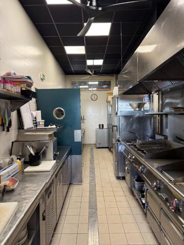 Immeuble d'activités et de bureaux VERRIERES LE BUISSON 953.43 m²