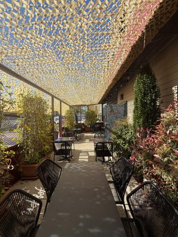 Immeuble d'activités et de bureaux VERRIERES LE BUISSON 953.43 m²