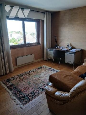 A vendre à CHATEAUROUX (36) quartier Pierre et Marie Curie appartement 3eme étage avec ascenseu...