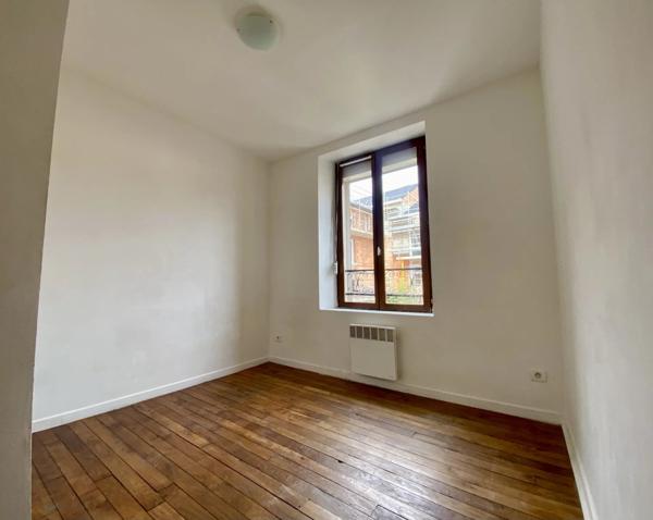 Vente                                                      Appartement
                        
                     3 pièces                      42 m2                     à Creil