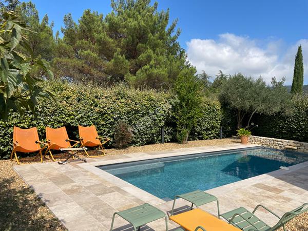 Lourmarin - Propriété de charme avec dépendance et piscine au sel chauffée