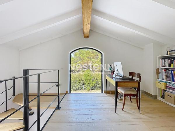 Lourmarin - Propriété de charme avec dépendance et piscine au sel chauffée