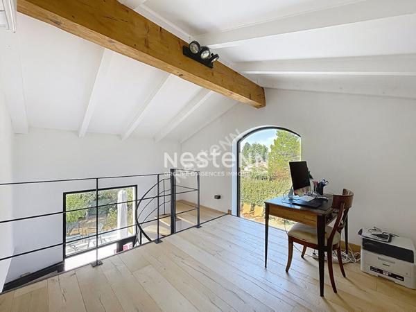 Lourmarin - Propriété de charme avec dépendance et piscine au sel chauffée