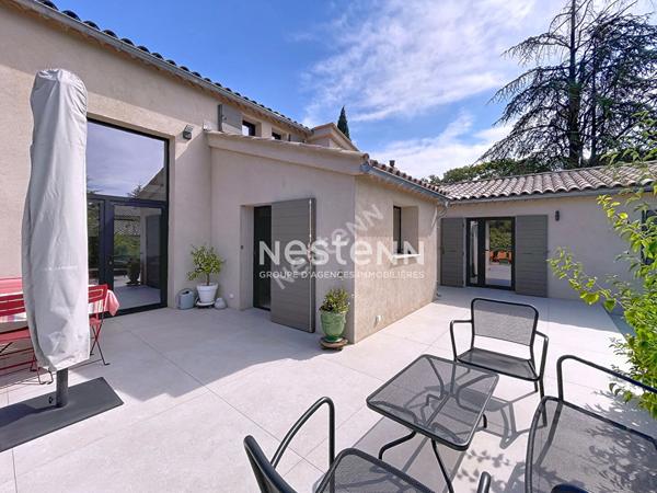 Lourmarin - Propriété de charme avec dépendance et piscine au sel chauffée