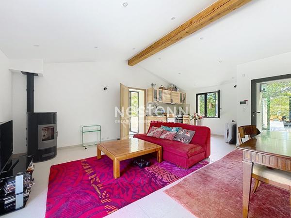 Lourmarin - Propriété de charme avec dépendance et piscine au sel chauffée