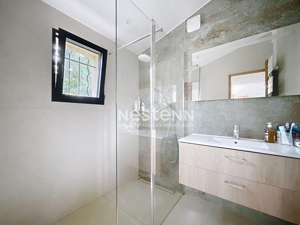 Lourmarin - Propriété de charme avec dépendance et piscine au sel chauffée