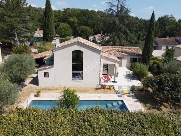 Lourmarin - Propriété de charme avec dépendance et piscine au sel chauffée