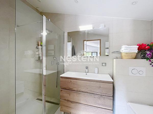 Lourmarin - Propriété de charme avec dépendance et piscine au sel chauffée