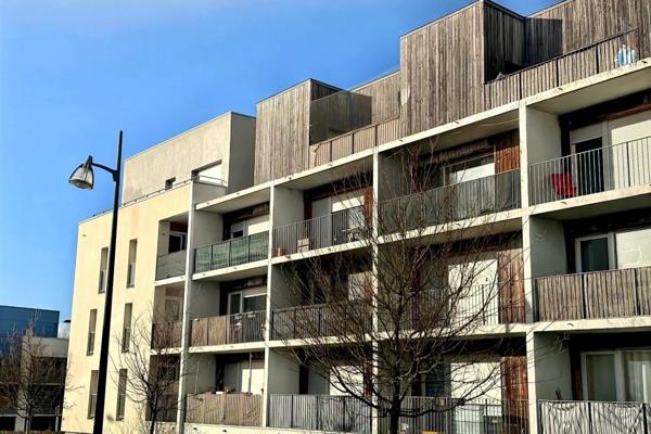 T2 lumineux avec balcon en L et parkings à Couëron