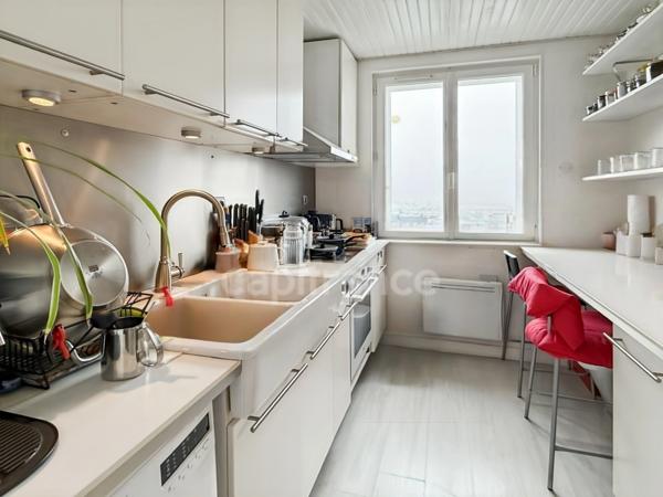 Brest T3 traversant, dernier étage, vue dégagée