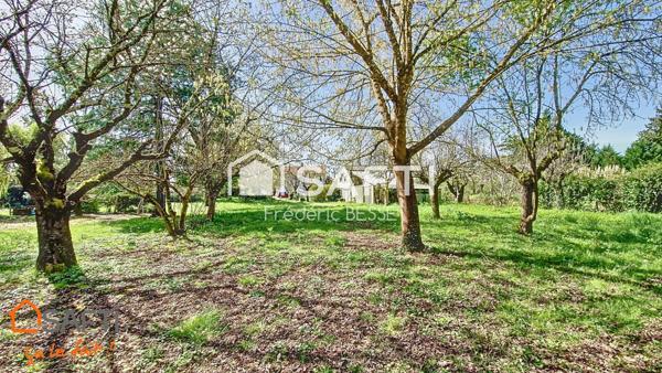 Maison T9 270m² avec garage, dépendance et parc arboré.